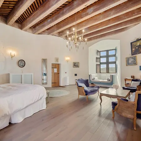 Chateau De Saint Vidal 5*