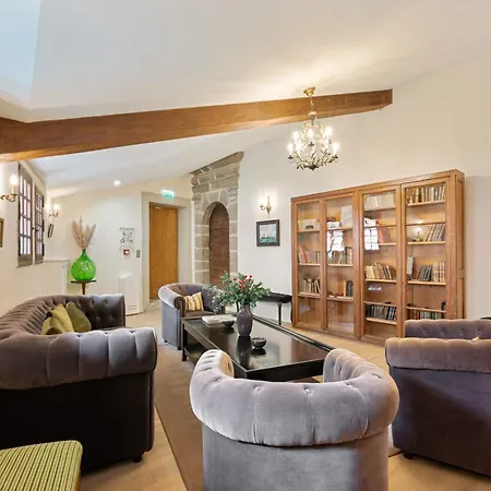 Chateau De Saint Vidal 5*