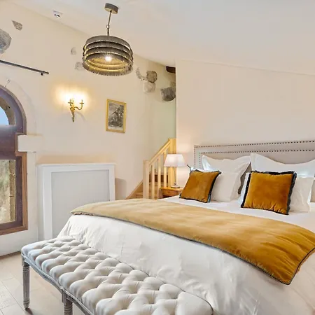 Chateau De Saint Vidal فندق 5*