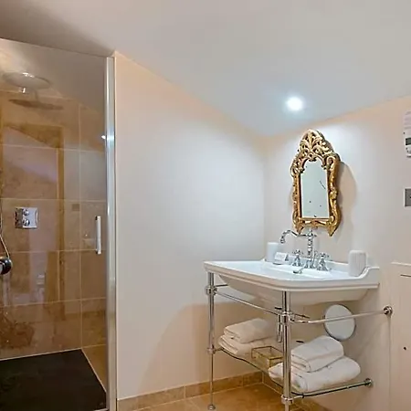 Hotel Chateau De Vidal 5*